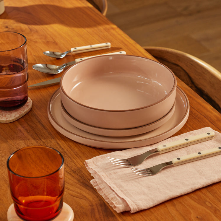 Pink_Dinnerware_Tablescape