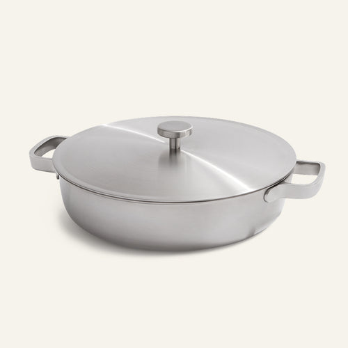 A round Titanium Braiser Pro 28 cm, featuring two handles and a fitted lid, is shown on a plain light background.