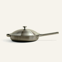 A stainless steel Titanium Always Pan® Pro 32 cm (2.0) with a lid and a long handle, designed as a non-toxic titanium pan.